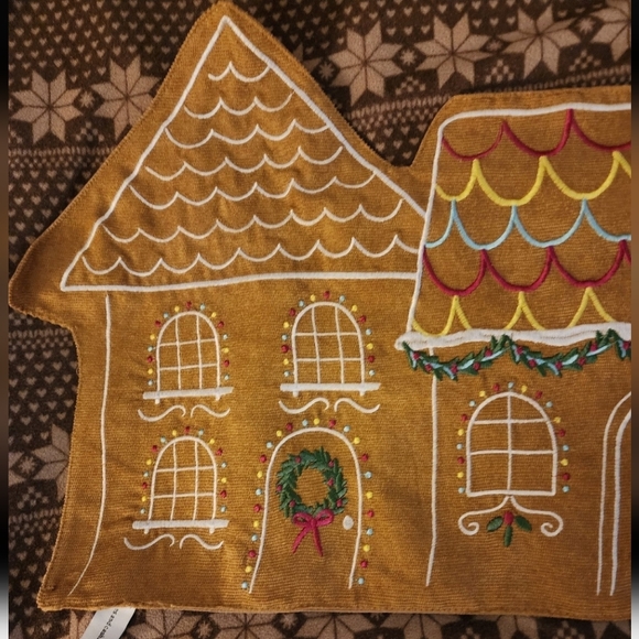 Cupcakes and Cashmere gingerbread house village table runner - Picture 3 of 6